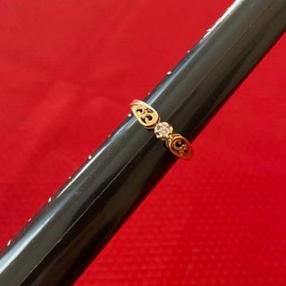 10K Gold Ring - With Real Diamond - Size 6.75 - 7 - Beautiful! - Picture 3 of 7